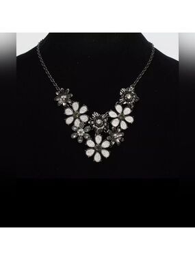 Black Flower Bib Statement Necklace with Simulated Crystals NWT 17.5+2"